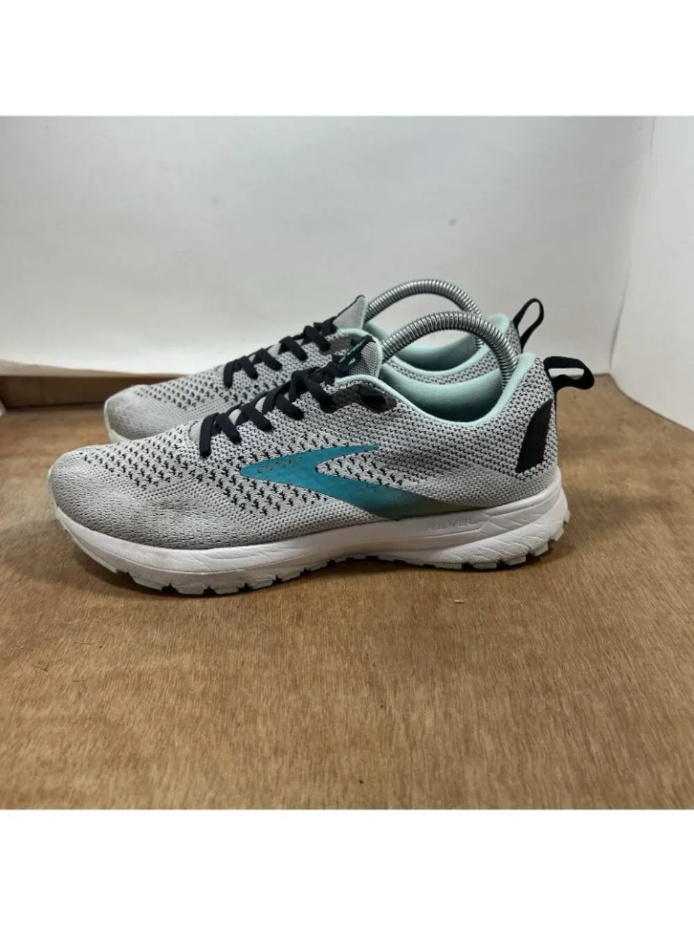 Brooks Revel 4 Women Size 8.5 Grey Running Shoes Sneakers